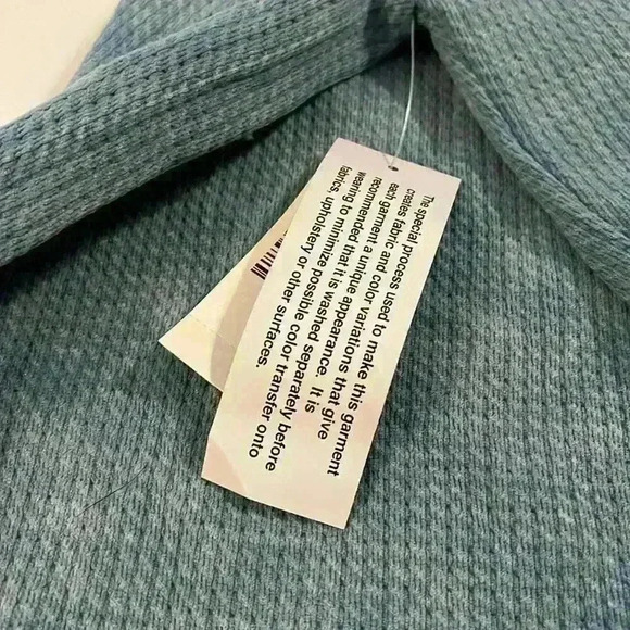 NWT Aeropostale Seamless long sleeve cropped bodycon L top. 95%nylon,5%spandex​ - Picture 2 of 6